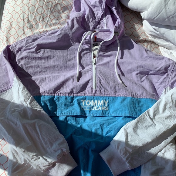 Gorgeous women’s Tommy Hilfiger jacket⚡️⚡️ - Picture 2 of 3